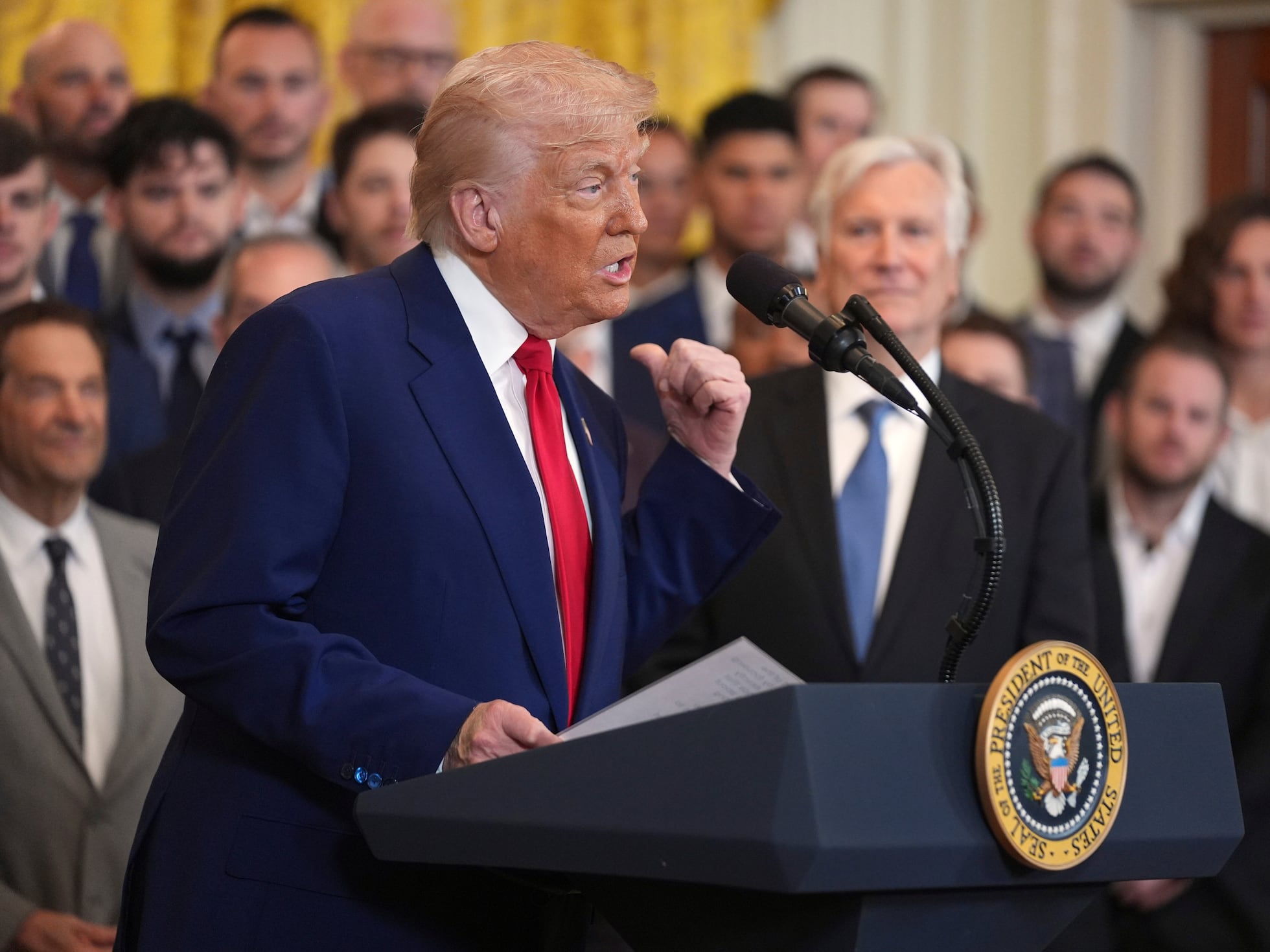 Escalada en la Guerra Comercial: Trump Amenaza a China con Aranceles Adicionales